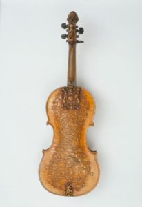 Verzierte Rückseite einer Violine